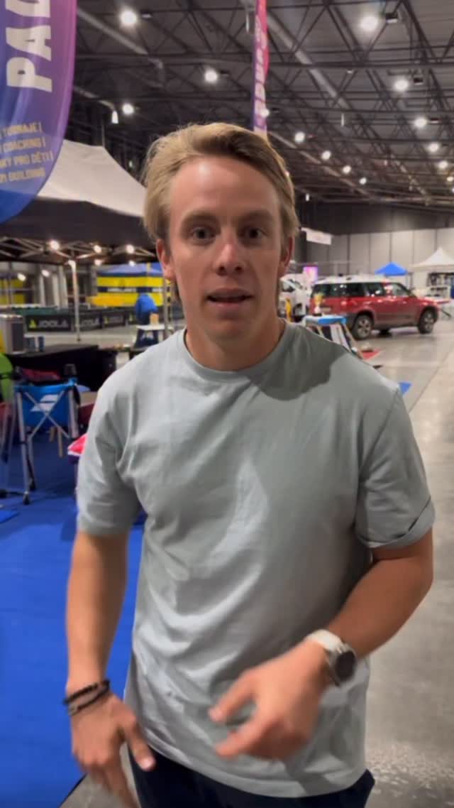 PADEL NA LIFE! Festivalu🥳 stav se o víkendu 28-30.11. kouknout a zkusit padel na BVV pavilon V, u vchodu č.6.🎾 jsme tu pro tebe aby sis zkusil pinknout o stěnu, pokecal s našimi trenéry, a dozvěděl se vše co tě o NEJRYCHLEJI rostoucím sportu na světě zajímá🚀 TAK SE STAV!🤭
@bvvlife 
.
#padelbrno #padel #bvv